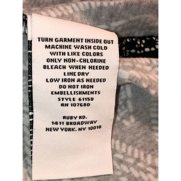 NEW Ruby Road Ladies Black White Short Sleeve Geometric Knit Top Sz. M - Picture 7 of 7